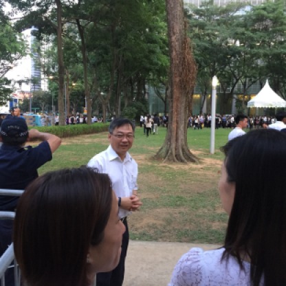 Minister for Health Gan Kim Yong thanking queuers at Hong Lim Park